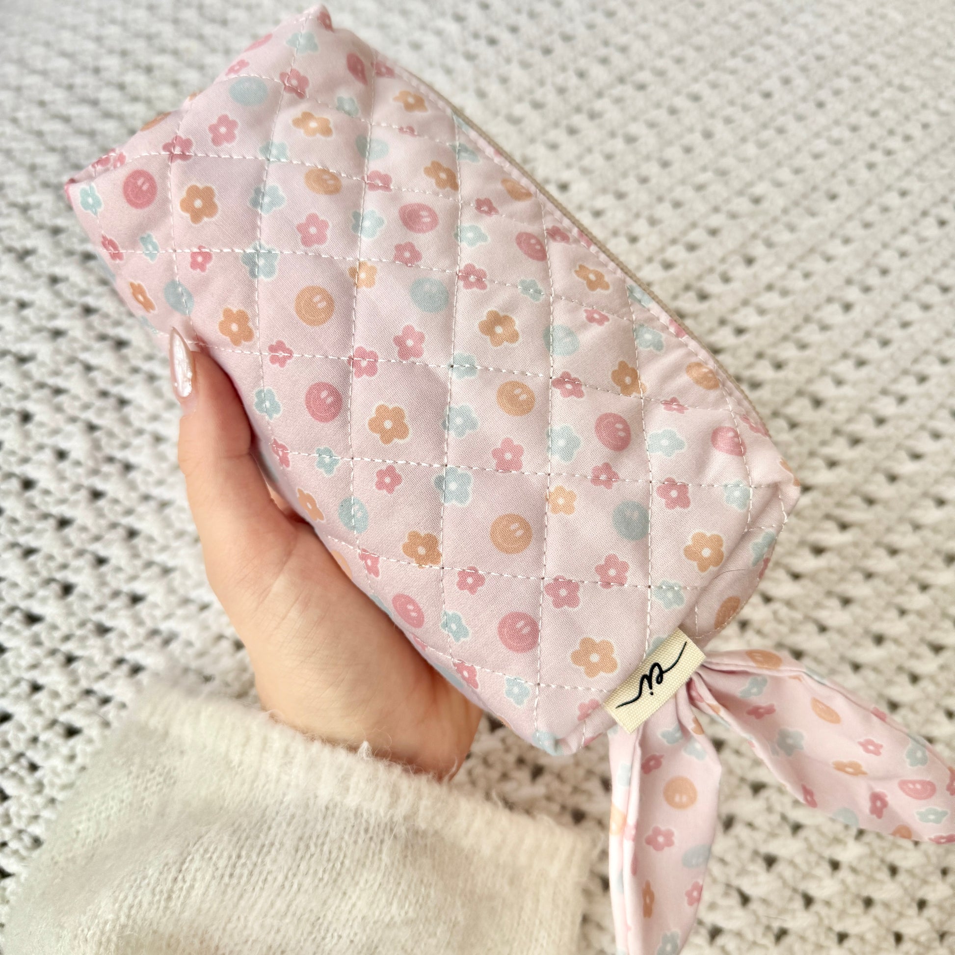 Trousse (sourires et fleurs pastels)