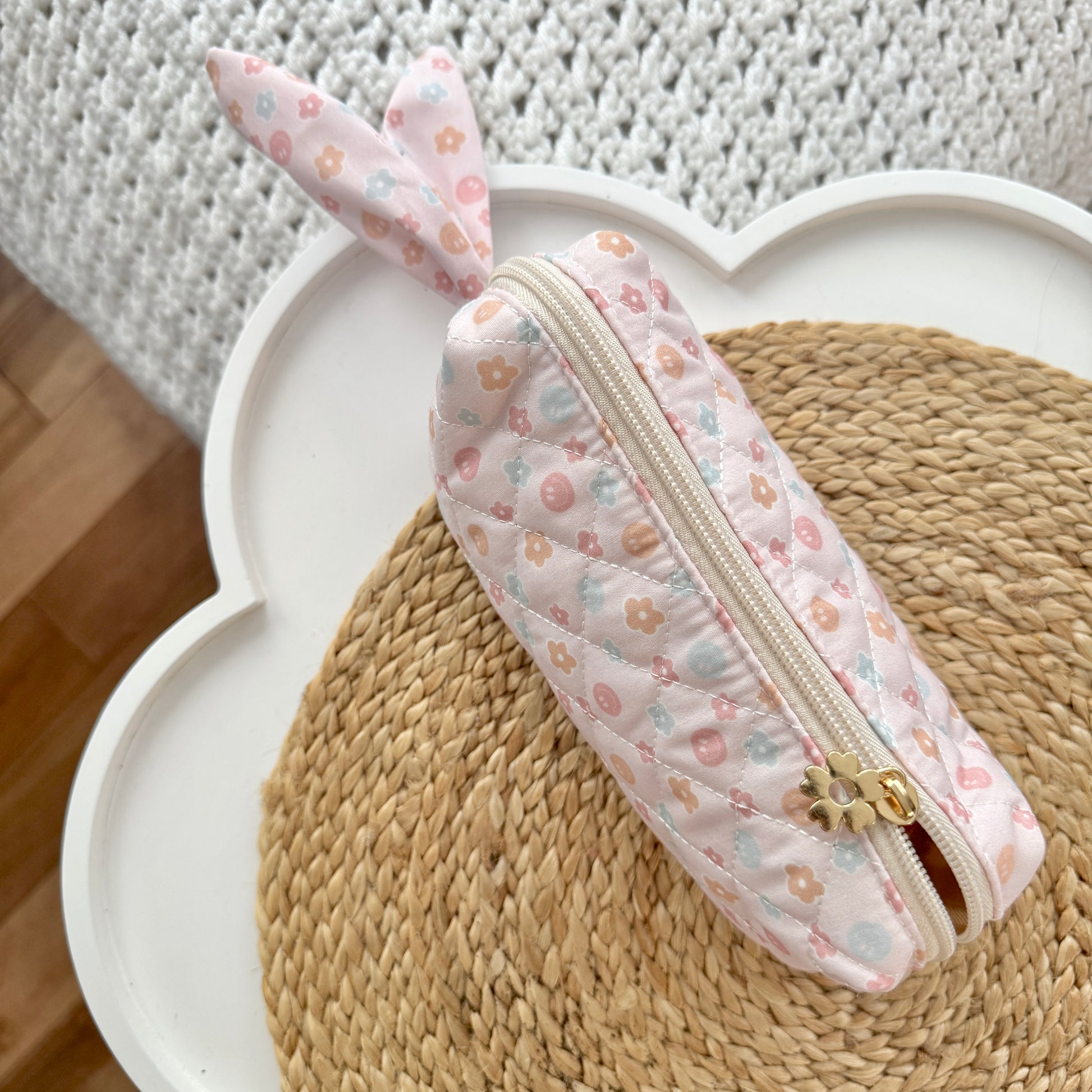 Trousse (sourires et fleurs pastels)