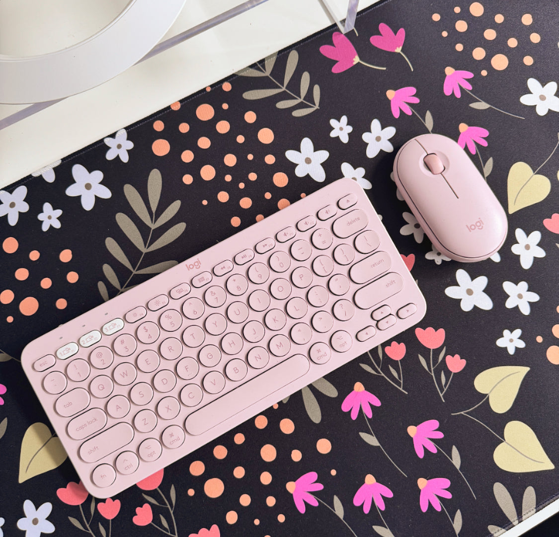 Image of Tapis de bureau (noir fleuri)