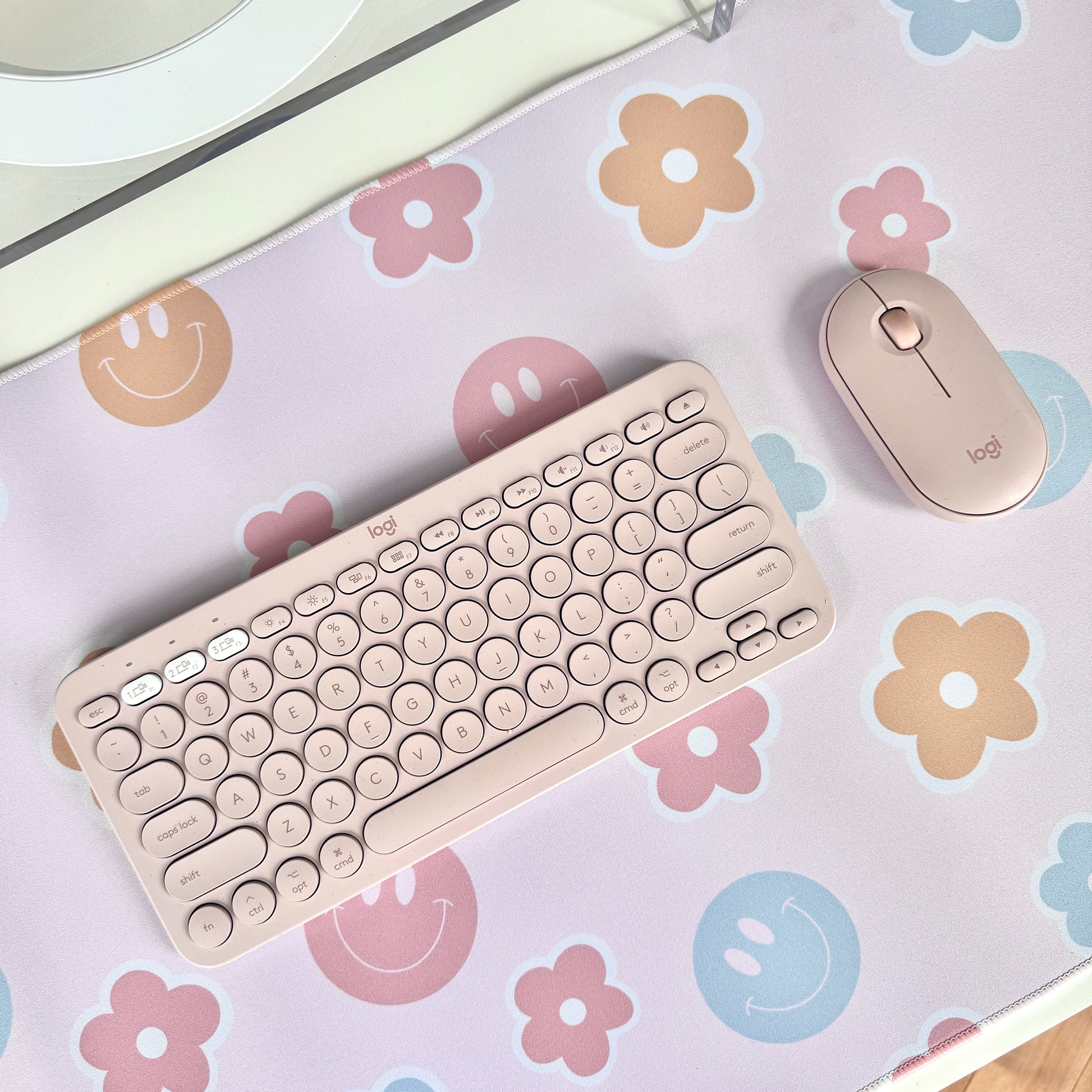 Tapis de bureau (sourires et fleurs pastels)