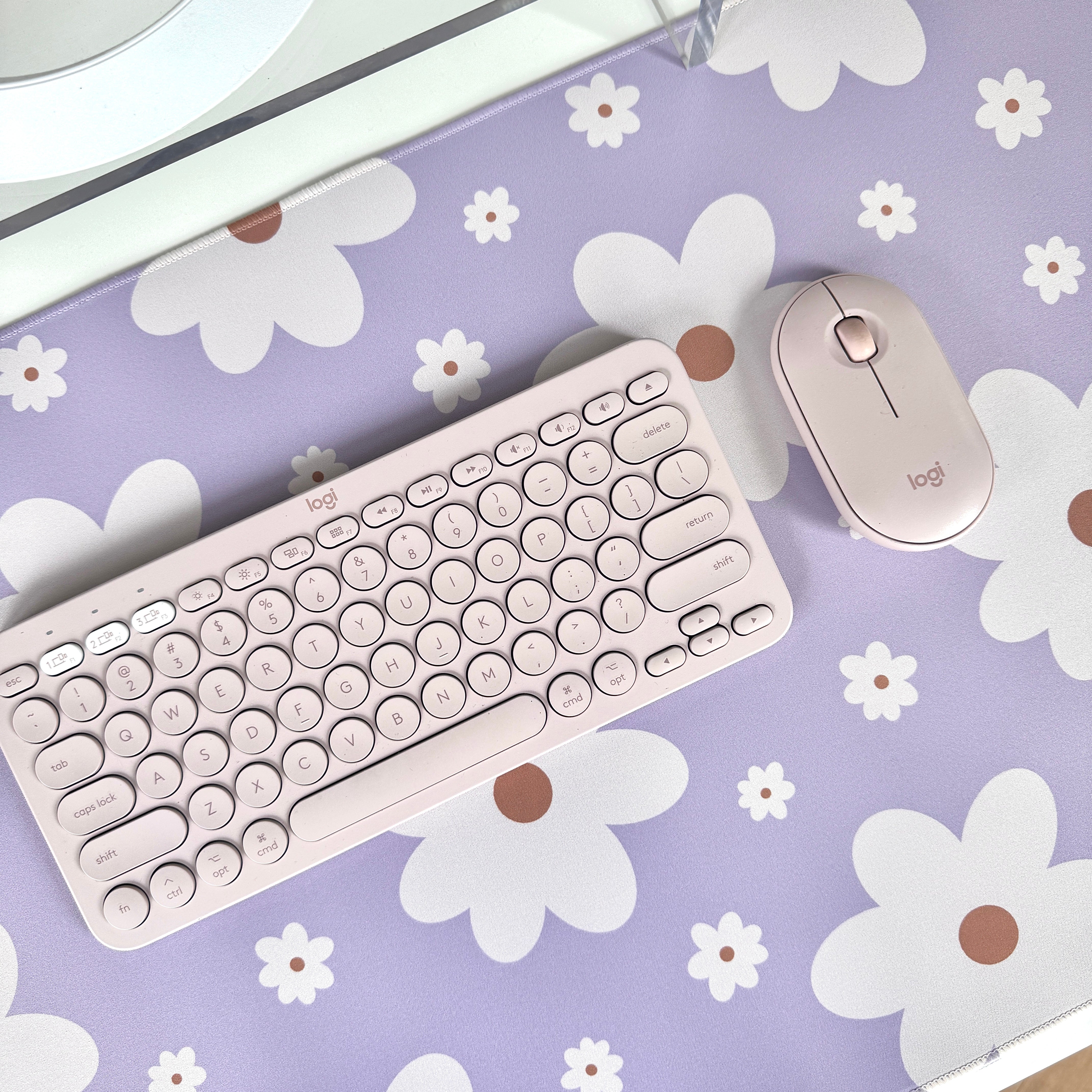 Image of Tapis de bureau (marguerites lilas)