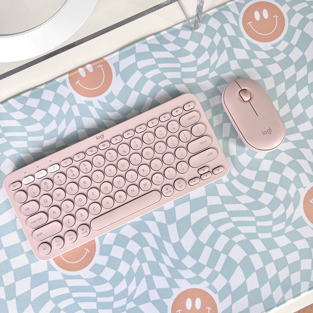 Tapis de bureau (damier et sourires)