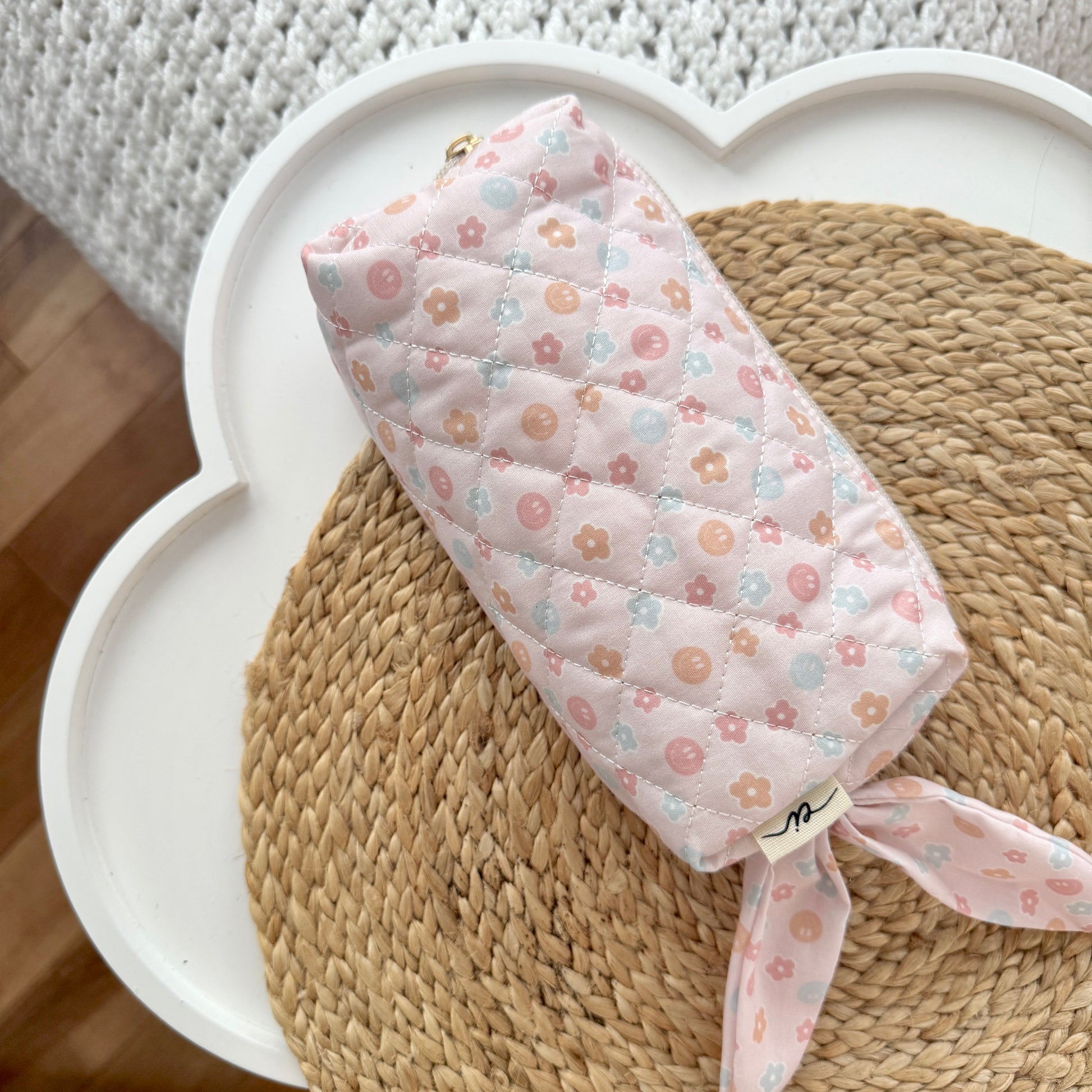 Trousse (sourires et fleurs pastels)