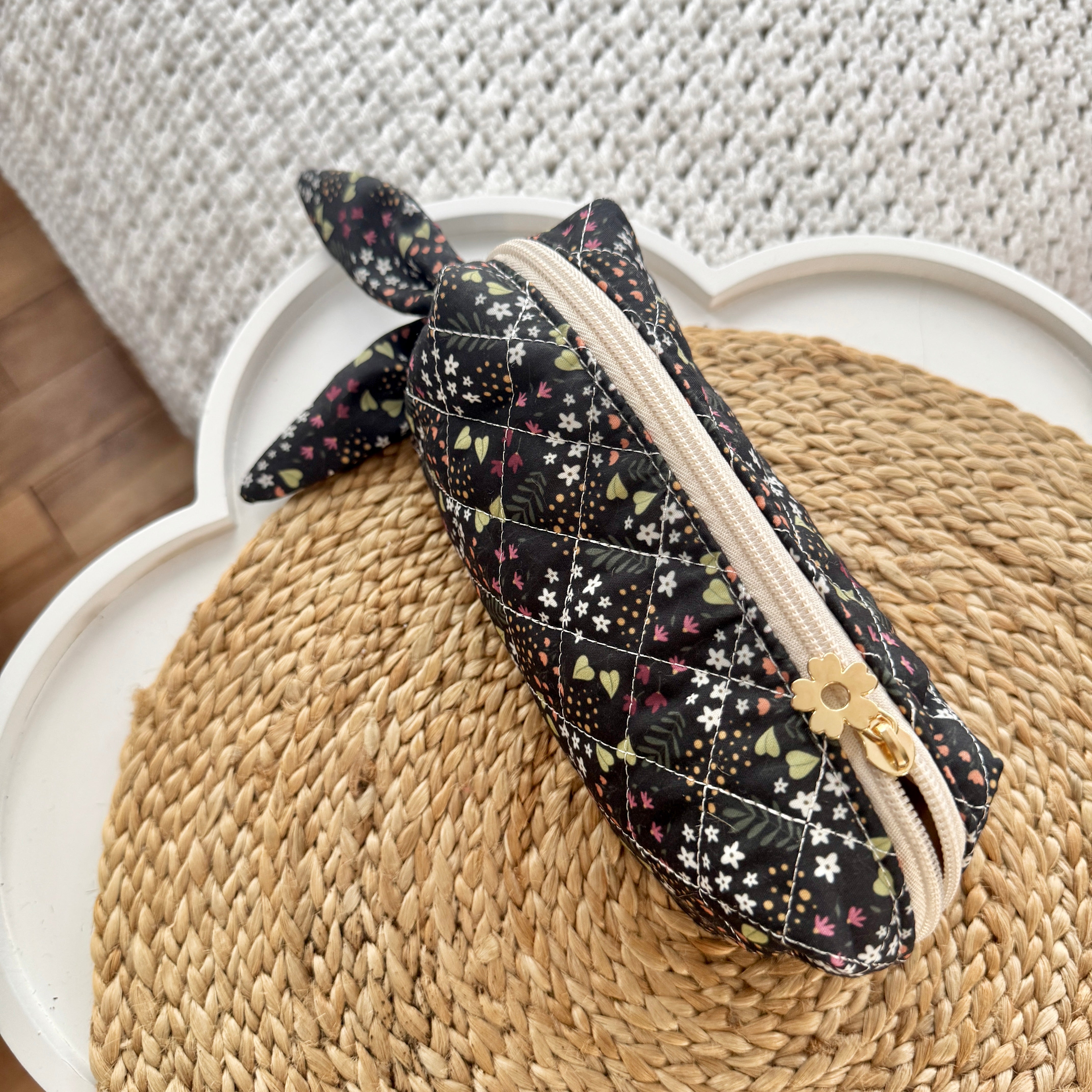 Image of Trousse (noire fleurie)